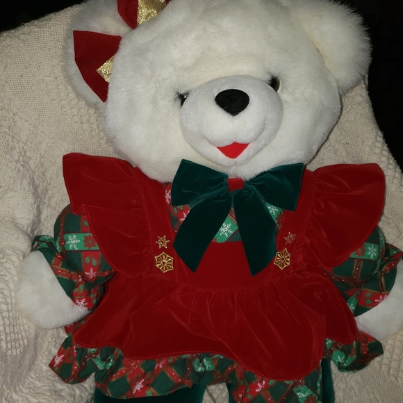 Beautiful Christmas Bear - Picture 1 of 4